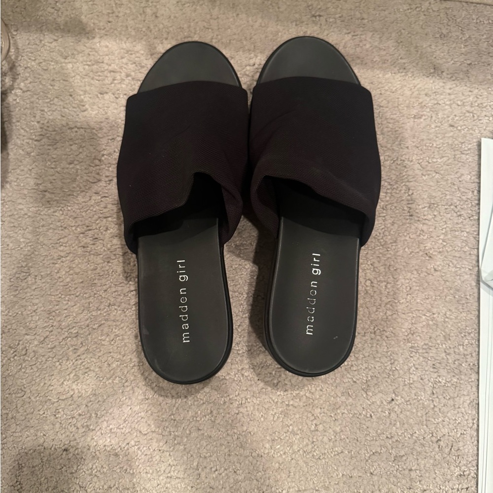 NEW SIZE 8 - Madden Girl Black Slide Sandals